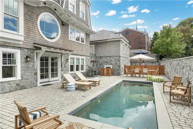 $10,000 | 15 High Street, Newport, RI 02840