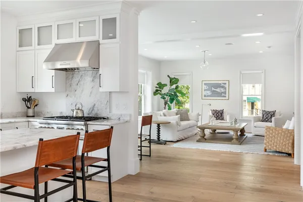 $10,000 | 15 High Street, Newport, RI 02840