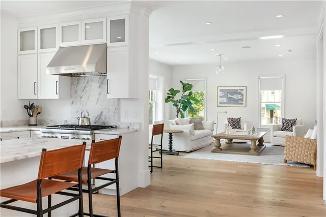 $10,000 | 15 High Street, Newport, RI 02840