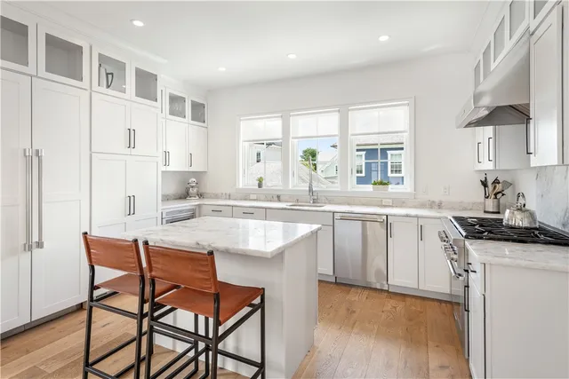 $10,000 | 15 High Street, Newport, RI 02840