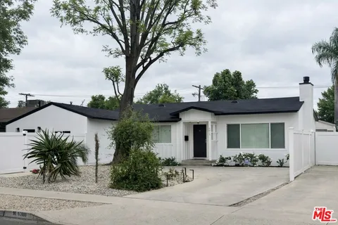 $5,200 | 7013 Andasol Avenue, Van Nuys, CA 91406