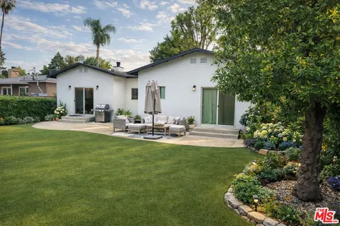 $5,200 | 7013 Andasol Avenue, Van Nuys, CA 91406