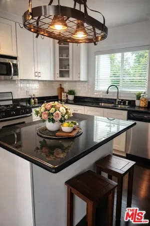 $5,200 | 7013 Andasol Avenue, Van Nuys, CA 91406