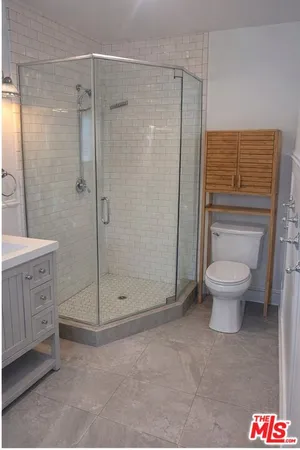 $5,200 | 7013 Andasol Avenue, Van Nuys, CA 91406