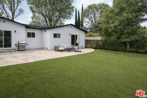 $5,200 | 7013 Andasol Avenue, Van Nuys, CA 91406