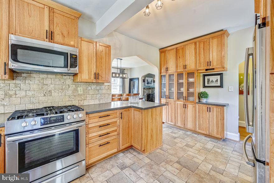 617 Winans Way Baltimore, MD 21229 - Photo 8 of 42 Gas range and stylish backsplash