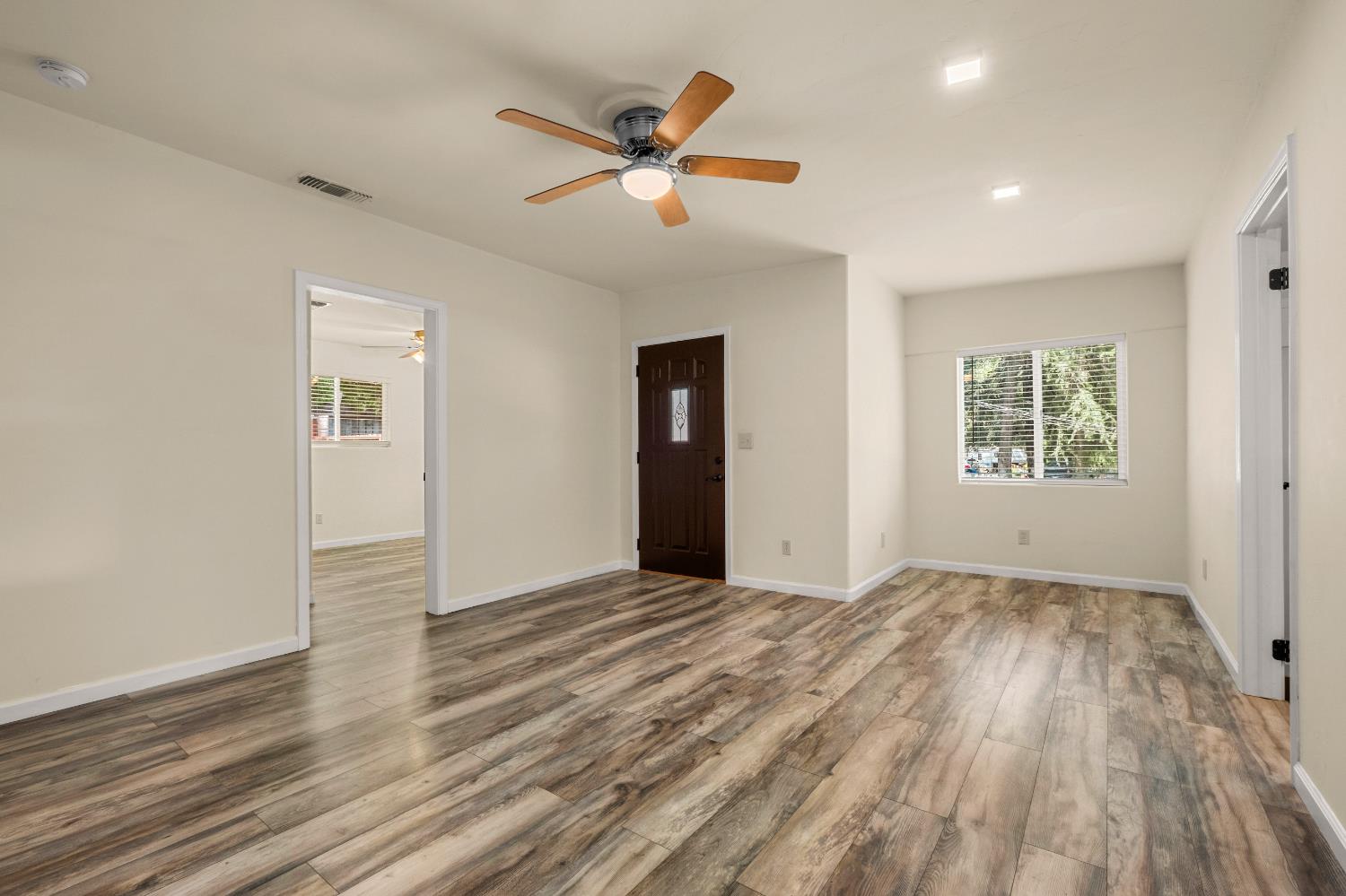 4612 South Point Road Diamond Springs, CA 95619 - Photo 5 of 68 Entry/Foyer