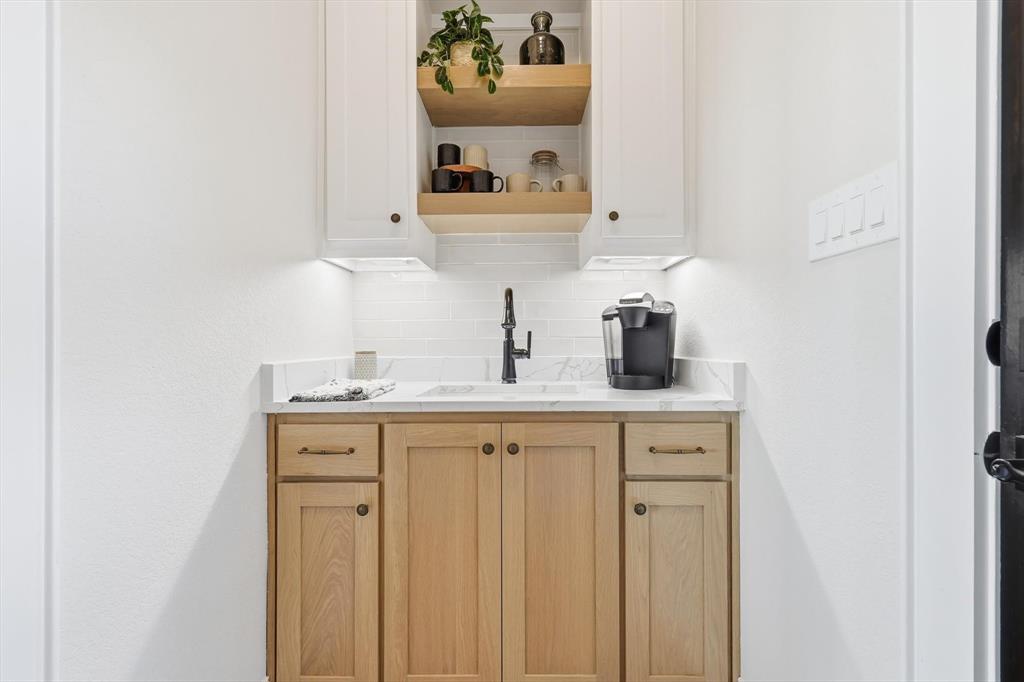 122 Ozro Road Venus, TX 76084 - Photo 20 of 40 Coffee bar across from Pantry