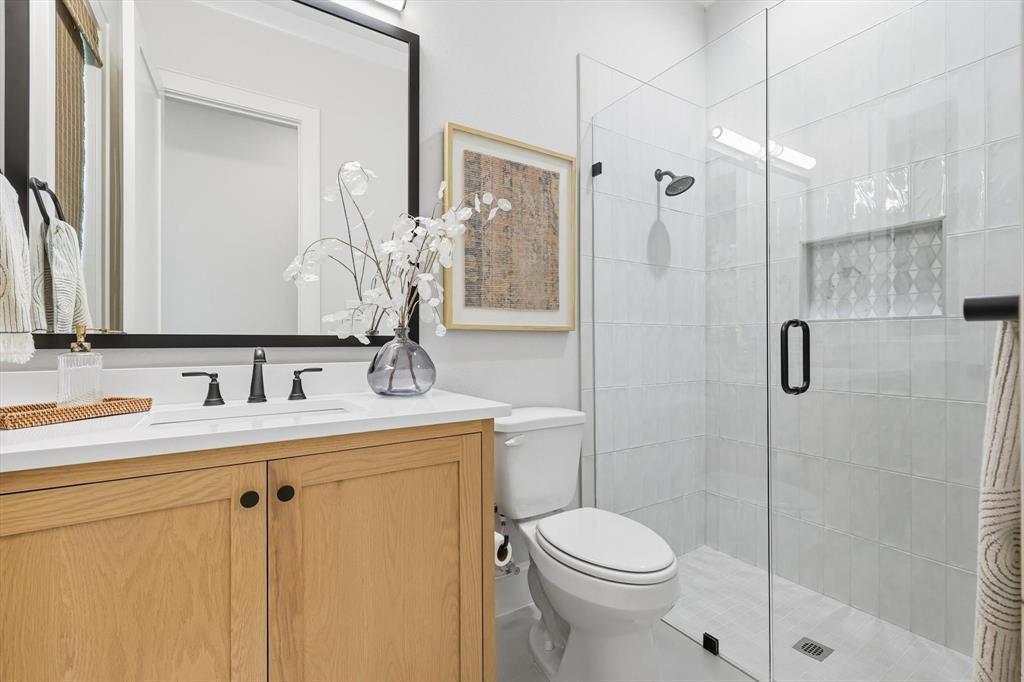 122 Ozro Road Venus, TX 76084 - Photo 30 of 40 Downstairs full bathroom