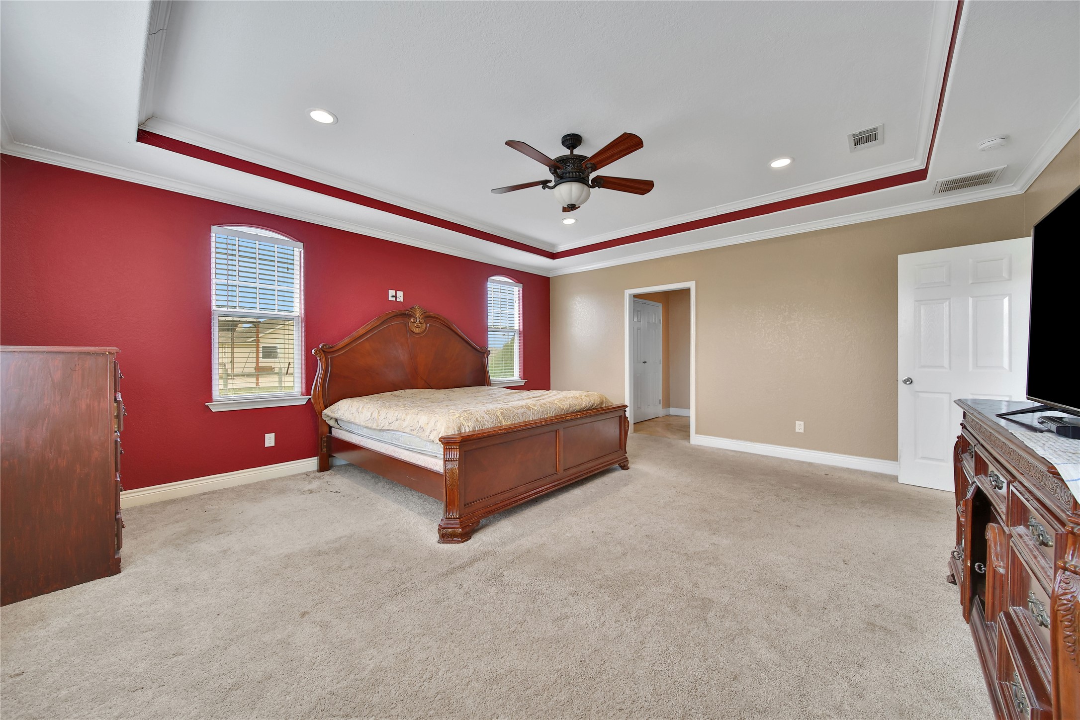 22 O'Bannon Ranch Road Huntsville, TX 77320 - Photo 15 of 31 a spacious bedroom with a bed and a chandelier