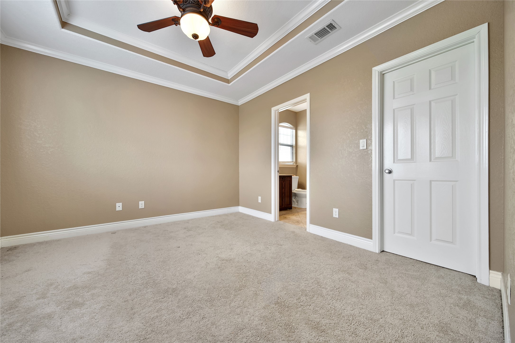 22 O'Bannon Ranch Road Huntsville, TX 77320 - Photo 20 of 31 an empty room with chandelier fan and windows