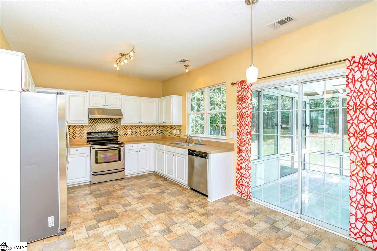 104 Sentry Way Simpsonville, SC 29680 - Photo 4 of 36 Gallery Image 4