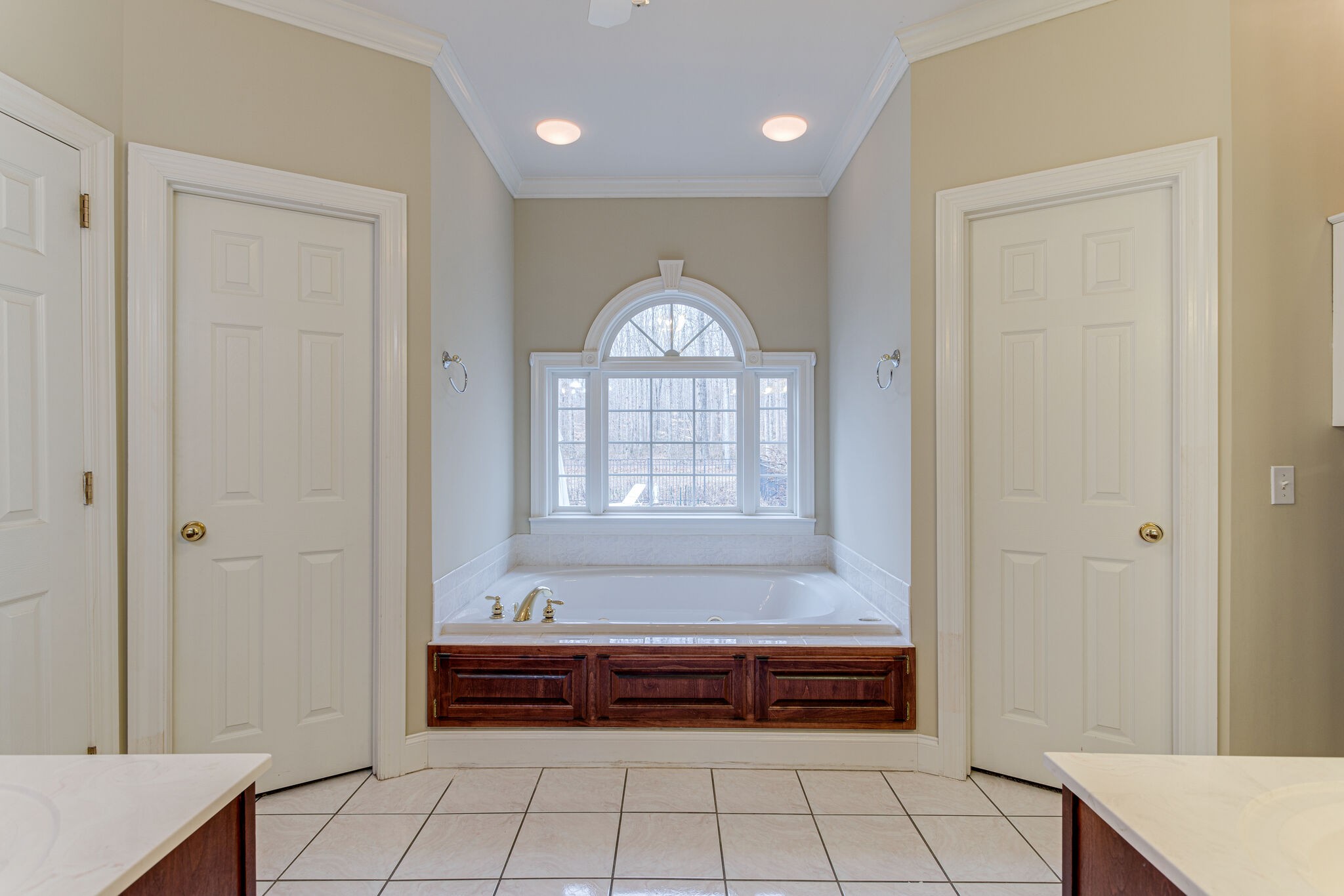 918 Urban Farms Road Manchester, TN 37355 - Photo 26 of 63 a spacious bathroom with a vanity and a bathtub