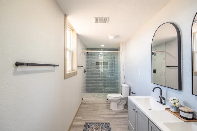 $575,000 | 103 Whispering Oaks Drive, Somerville, TX 77879