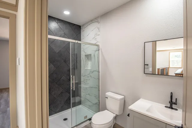 $575,000 | 103 Whispering Oaks Drive, Somerville, TX 77879