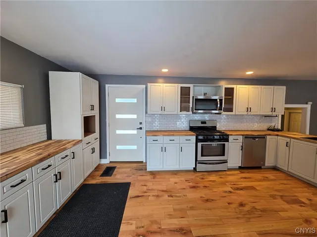 $489,000 | 10030 Hillside Terrace, Marcy, NY 13403