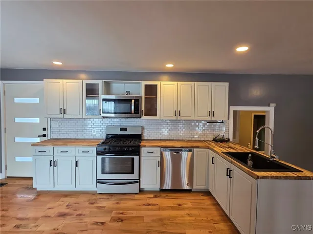 $489,000 | 10030 Hillside Terrace, Marcy, NY 13403