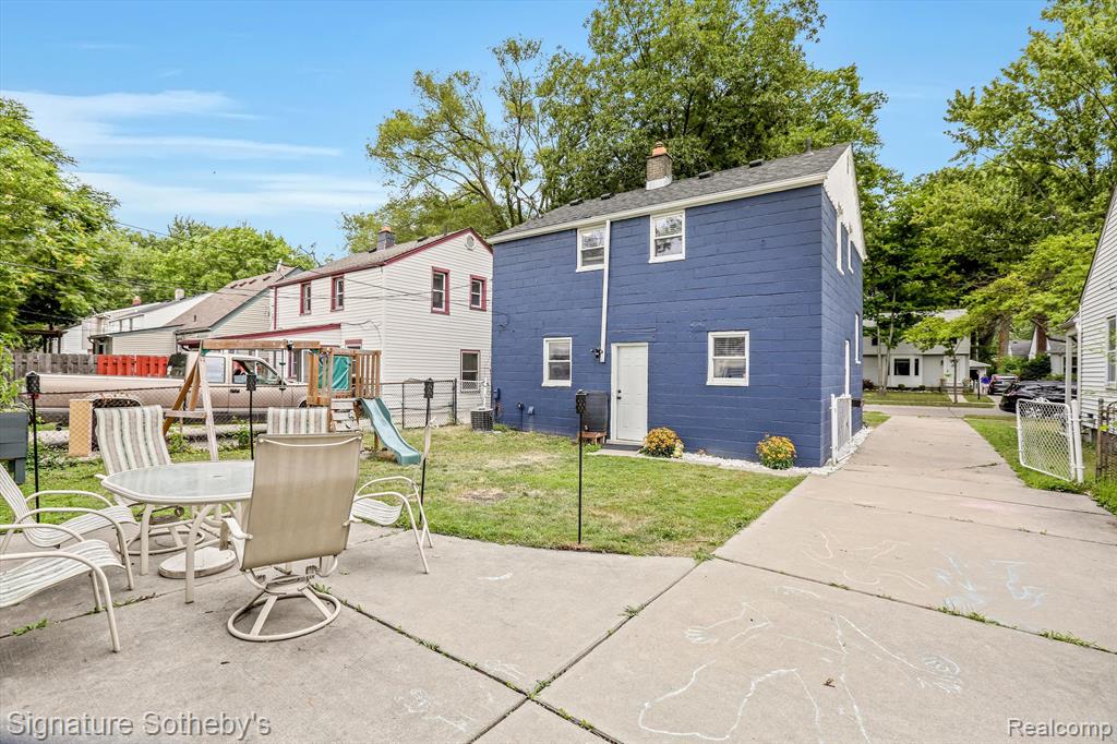 2147 Hampton Road Grosse Pointe Woods, MI 48236 - Photo 17 of 19