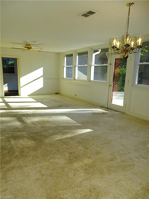 119 Ridgewood Drive Lexington, NC 27292 - Photo 11 of 31 living and dining area