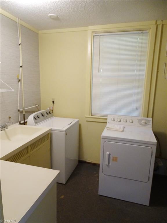 119 Ridgewood Drive Lexington, NC 27292 - Photo 12 of 31 laundry room with sink