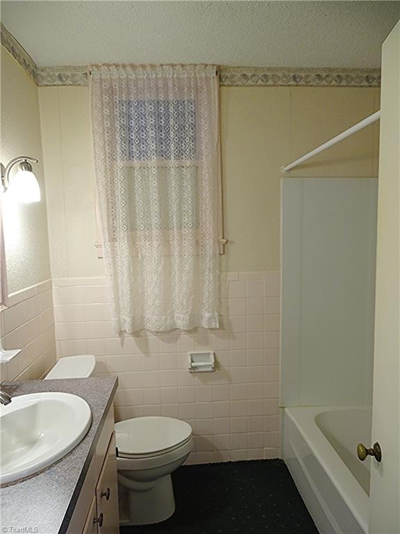 119 Ridgewood Drive Lexington, NC 27292 - Photo 19 of 31 hall bath