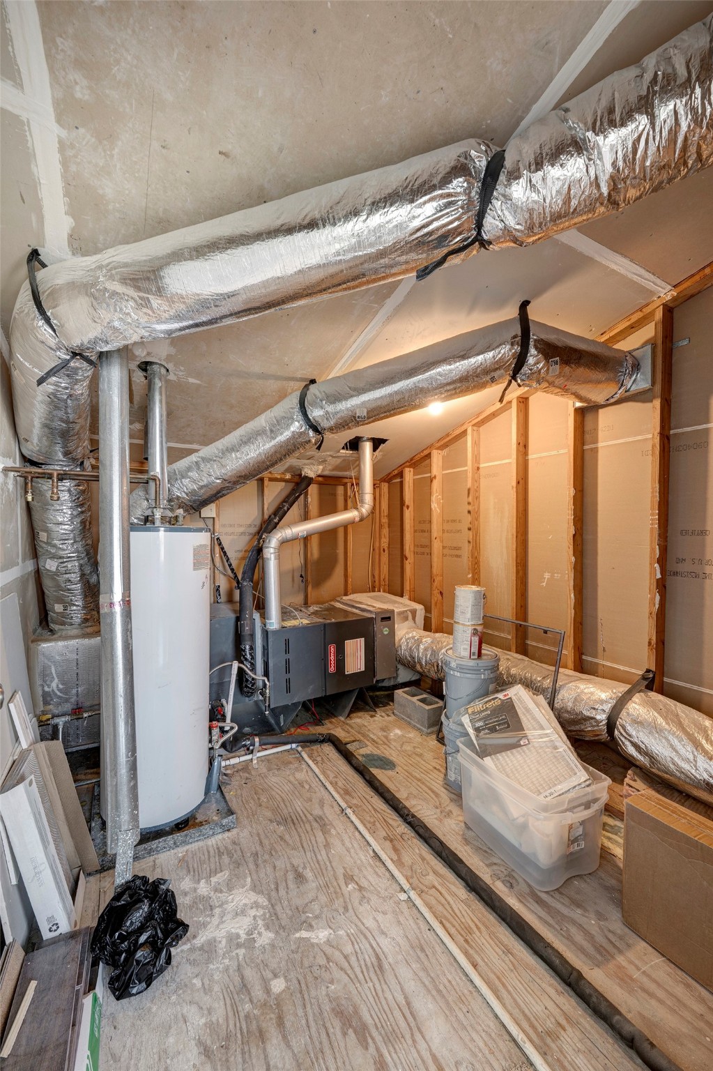 1602 Elgin Street, Unit 13 Houston, TX 77004 - Photo 15 of 18 a living room with furniture and a window