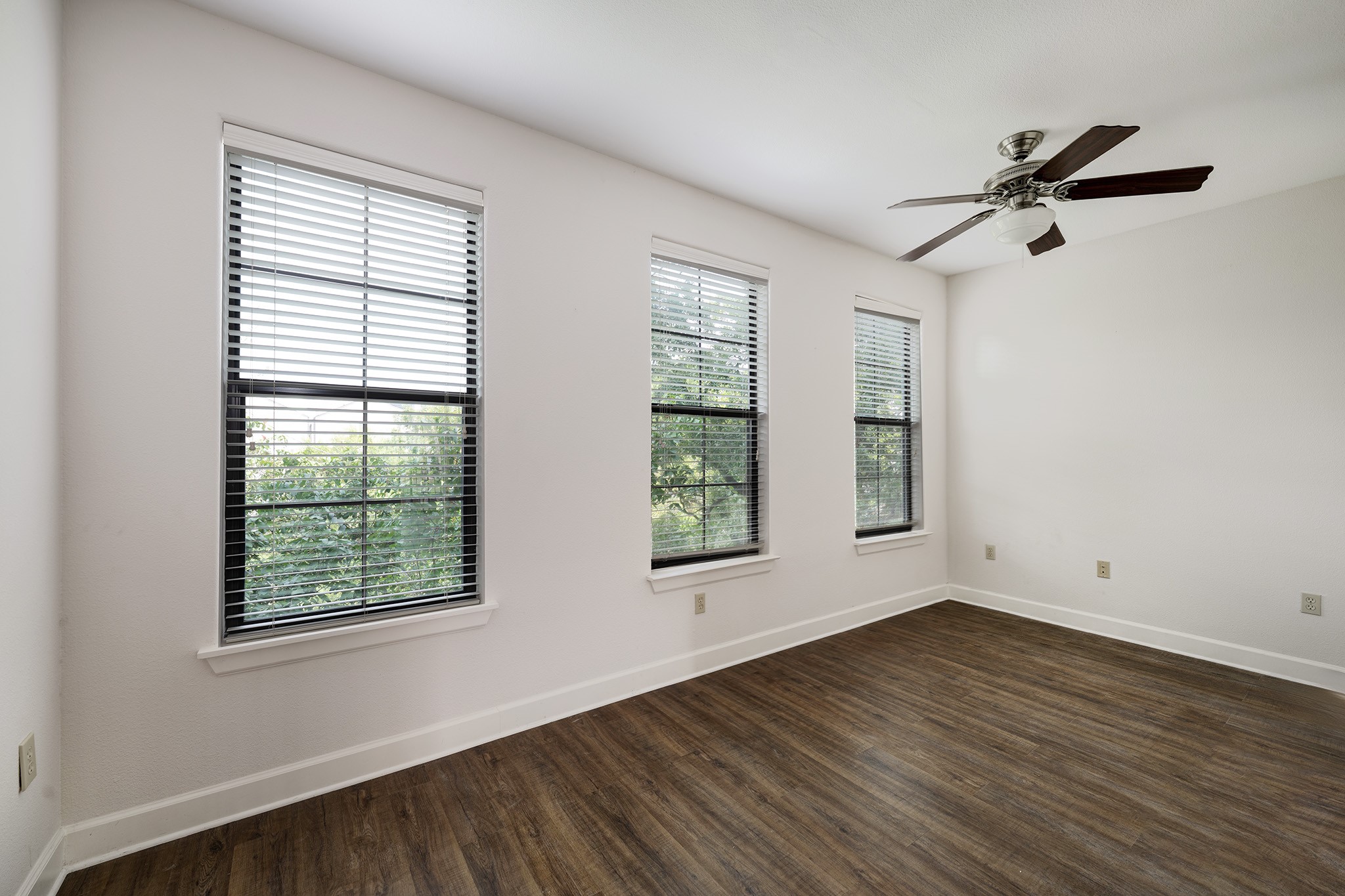 1602 Elgin Street, Unit 13 Houston, TX 77004 - Photo 7 of 18 a view of an empty room with wooden floor and a window