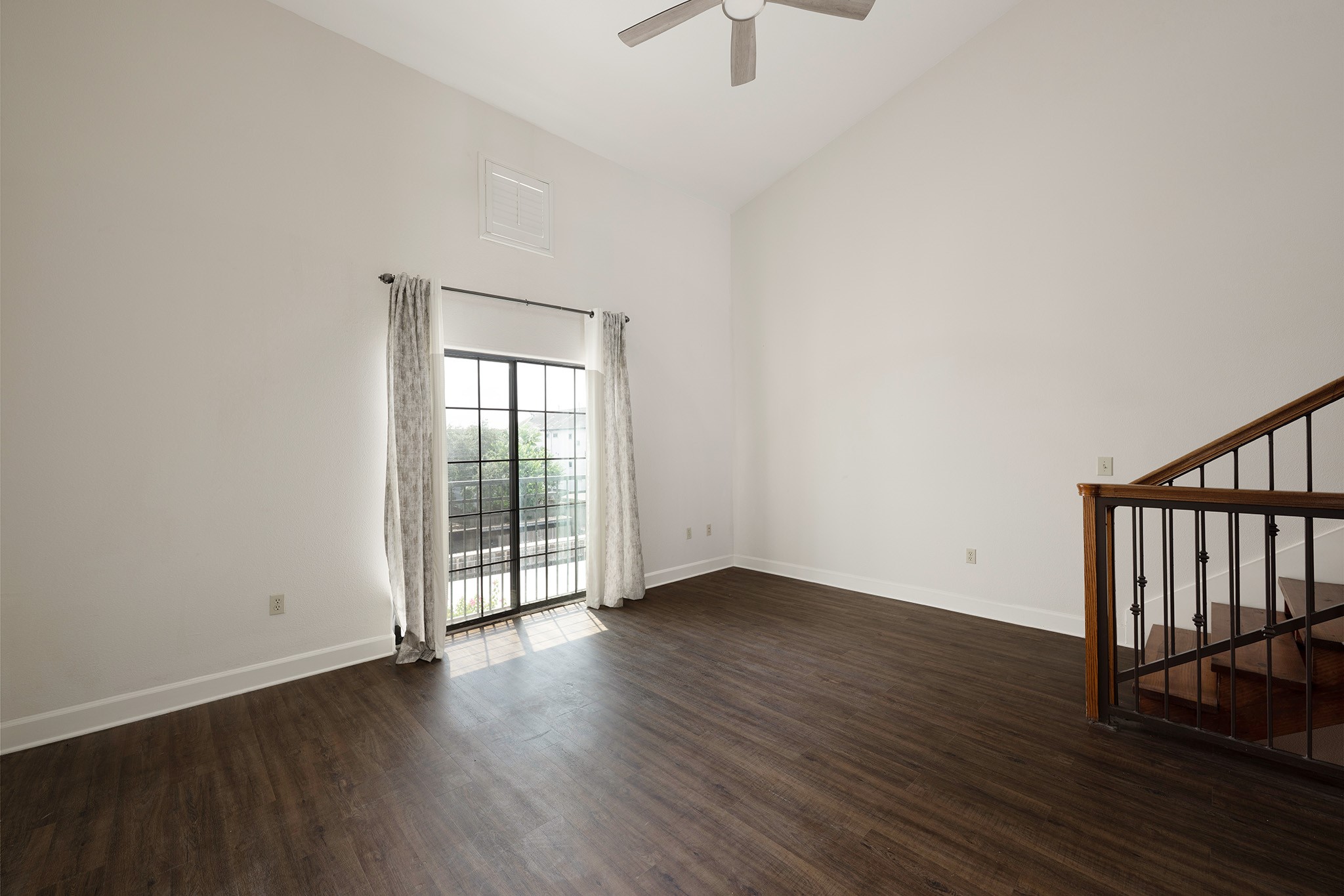 1602 Elgin Street, Unit 13 Houston, TX 77004 - Photo 10 of 18 an empty room with wooden floor and windows