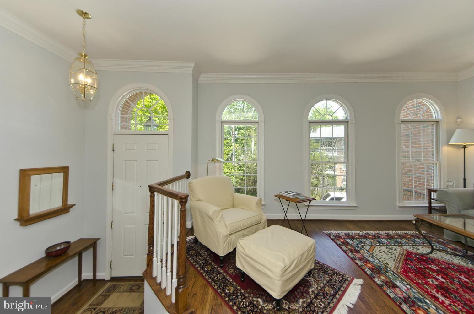 168 Rees Place Falls Church, VA 22046 - Photo 3 of 30 Living Room