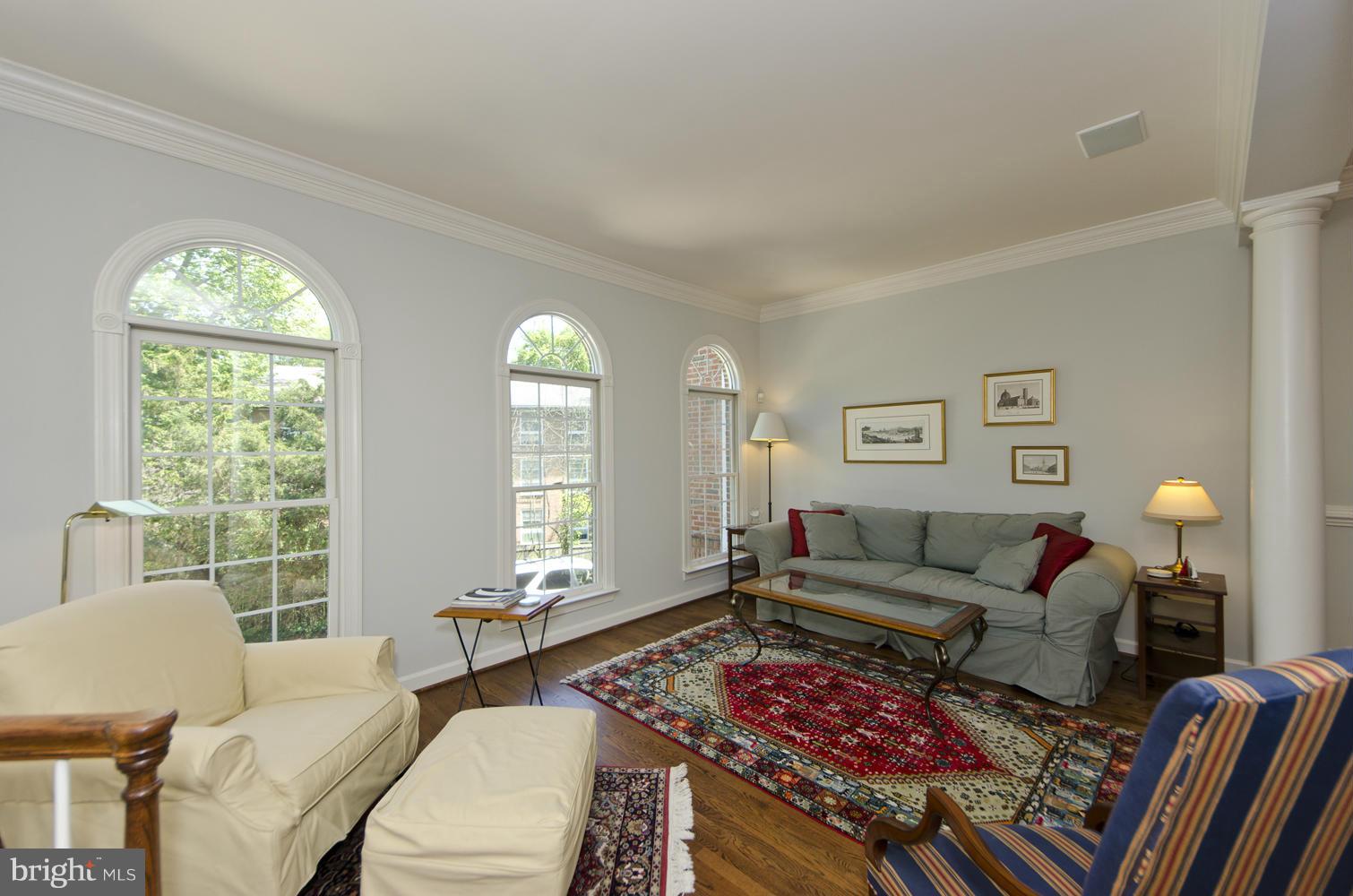 168 Rees Place Falls Church, VA 22046 - Photo 4 of 30 Living Room