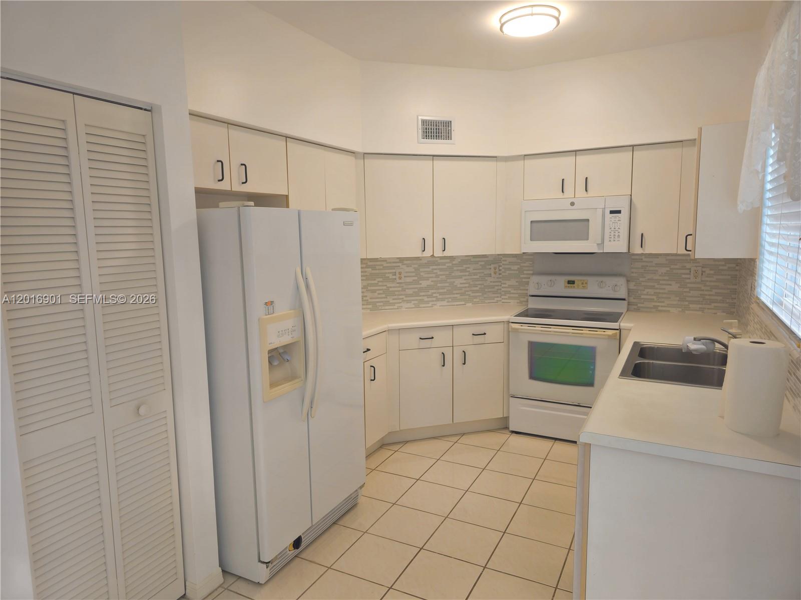 14715 Balgowan Road, Unit 1049 Miami Lakes, FL 33016 - Photo 10 of 16