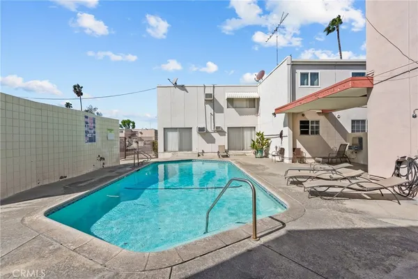 $350,000 | 7137 Coldwater Canyon Avenue, Unit 10, North Hollywood, CA 91605