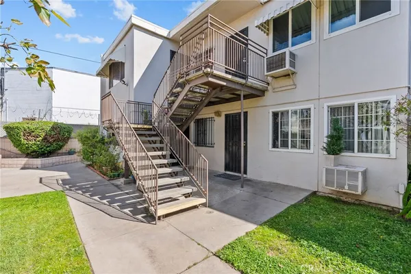 $350,000 | 7137 Coldwater Canyon Avenue, Unit 10, North Hollywood, CA 91605