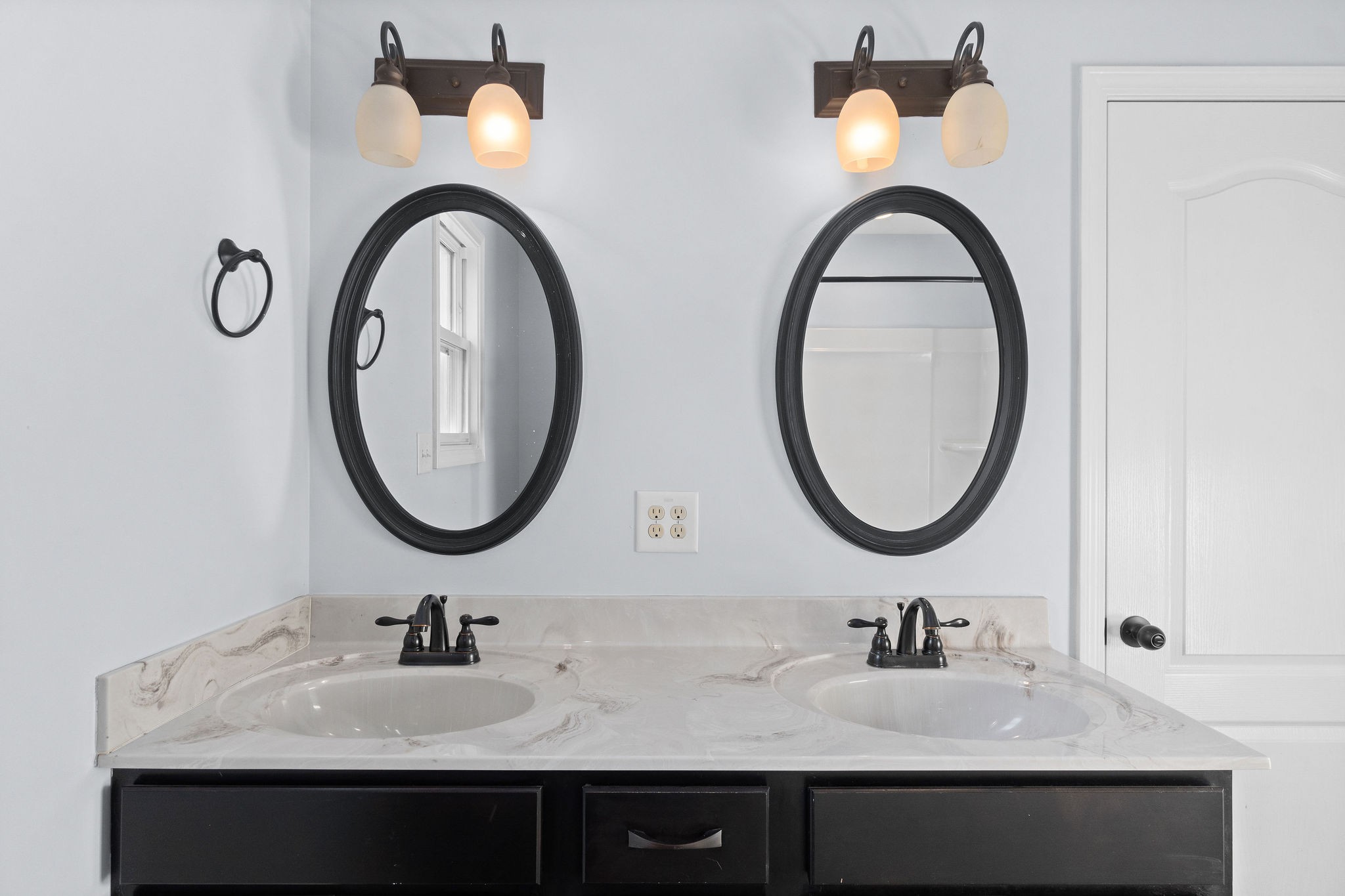 3815 Harvest Ridge Clarksville, TN 37040 - Photo 15 of 24 a bathroom with a sink and a mirror