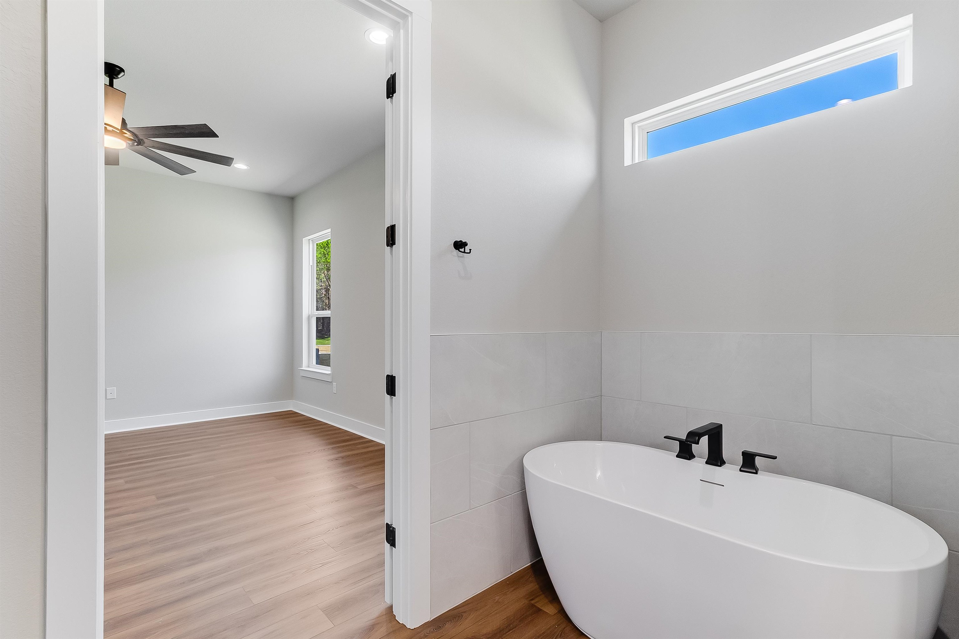 118 Rosebud Rnch Road Bertram, TX 78605 - Photo 10 of 23 a bathroom with a white tub