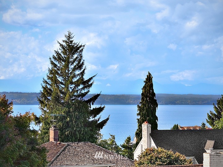 3015 West Viewmont Way West Seattle, WA 98199 - Photo 11 of 15