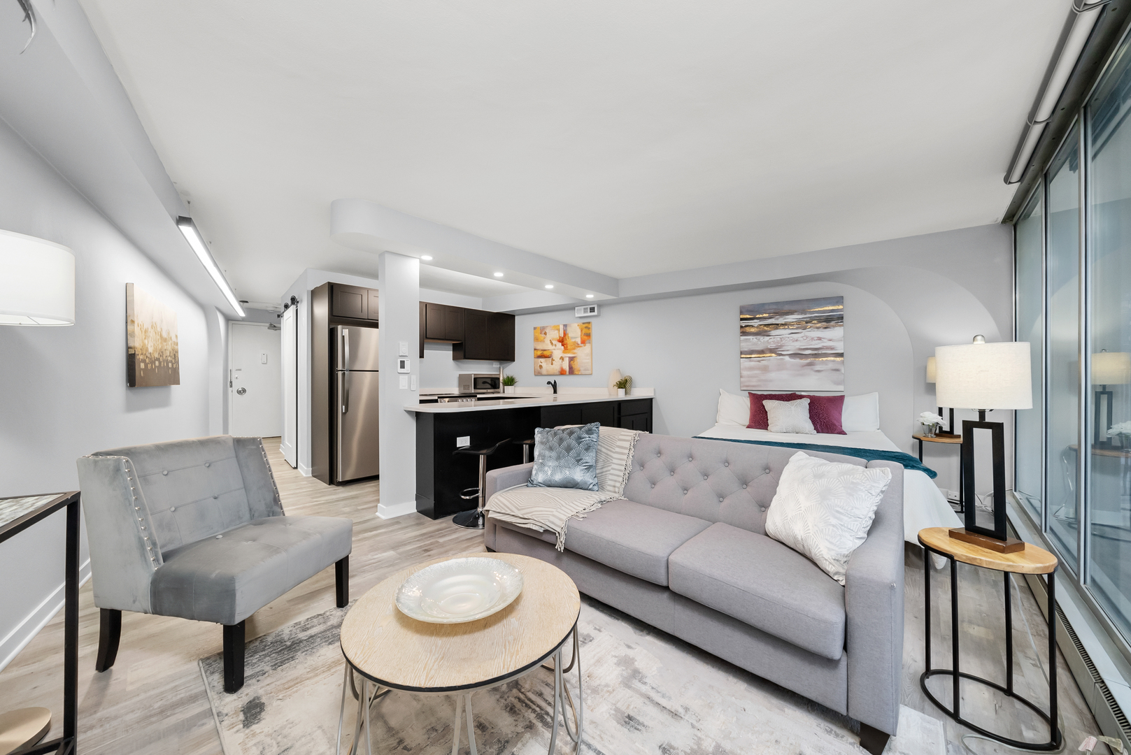 300 North State Street, Unit 5225 Chicago, IL 60654 - Photo 7 of 17 a living room with furniture and kitchen view