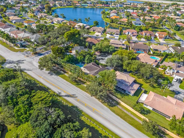 $824,000 | 14811 Archerhall Street, Davie, FL 33331