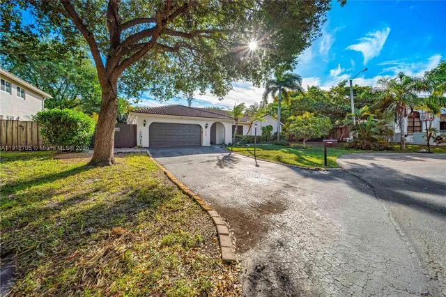 $824,000 | 14811 Archerhall Street, Davie, FL 33331