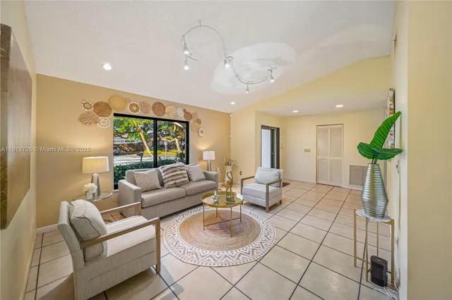 $824,000 | 14811 Archerhall Street, Davie, FL 33331