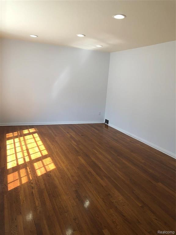 29910 Rambling Road Southfield, MI 48076 - Photo 7 of 56