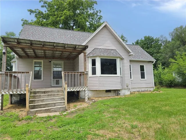 $69,900 | 422 South Graham Street, Leeton, MO 64761