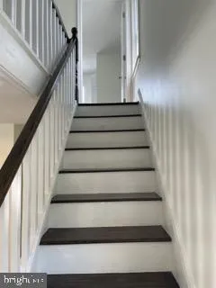 $2,050 | 341 Fairview Avenue, Winchester, VA 22601