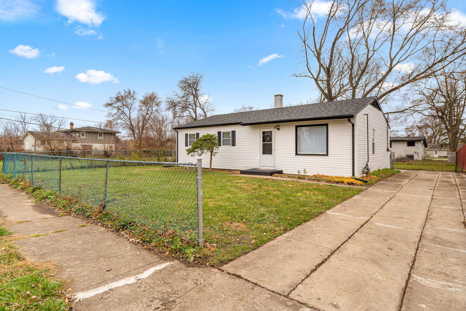 15422 Cherry Lane Markham, IL 60428 - Photo 2 of 14