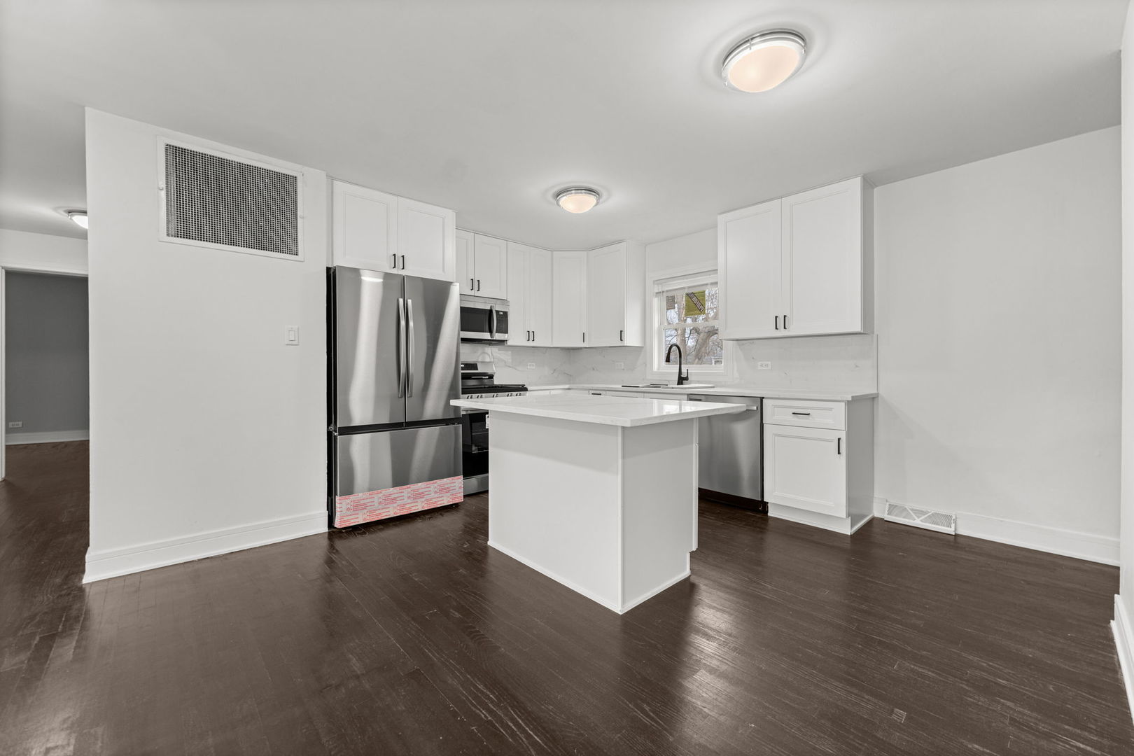 15422 Cherry Lane Markham, IL 60428 - Photo 6 of 14