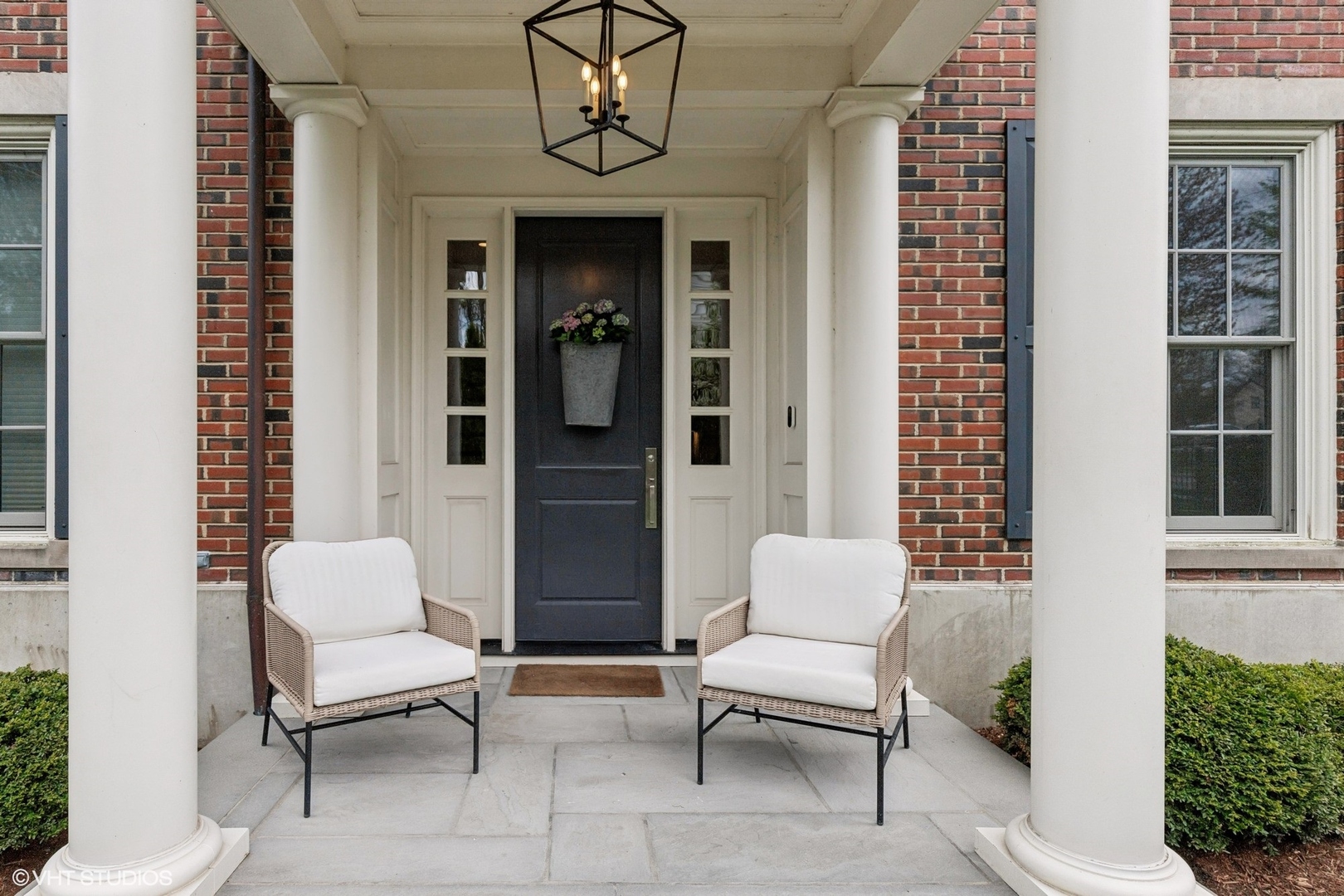 847 North McKinley Road Lake Forest, IL 60045 - Photo 4 of 46 a building outdoor space with patio furniture