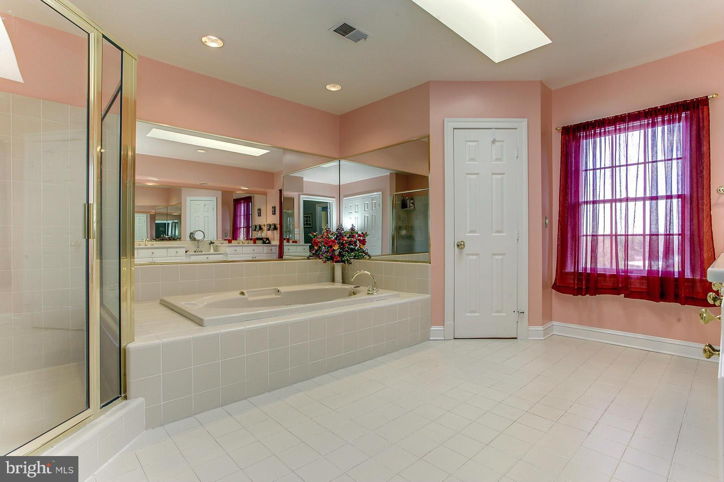9917 Kendale Road Potomac, MD 20854 - Photo 13 of 26 Bath (Master)