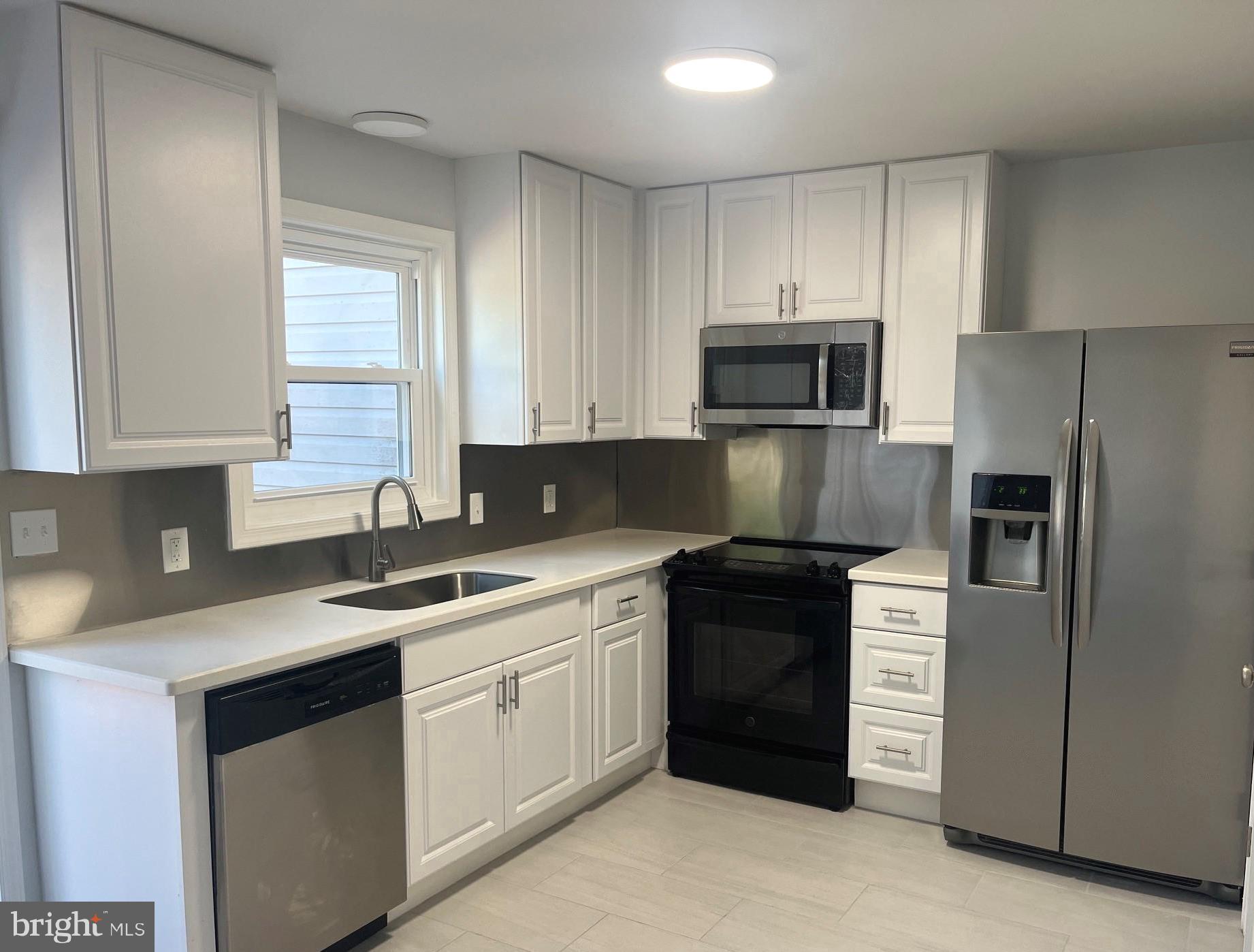 404 Cardinal Road Lititz, PA 17543 - Photo 3 of 23 All new modern kitchen.