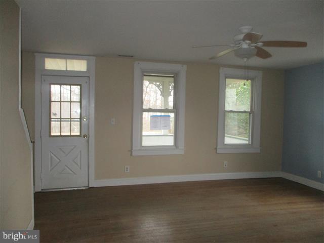 306 Magnolia Road Joppa, MD 21085 - Photo 3 of 24 Living Room
