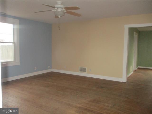 306 Magnolia Road Joppa, MD 21085 - Photo 4 of 24 Living Room